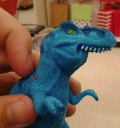 Создать мем: игрушечные динозавры, динозавр мем, тираннозавр игрушка