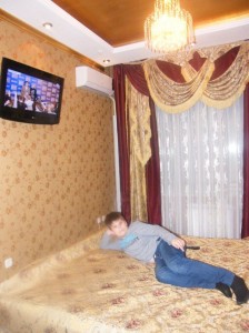 Create meme: cabin curtains Belgorod, maroon curtains with gold flowers, extravaganza Drapes Kazan