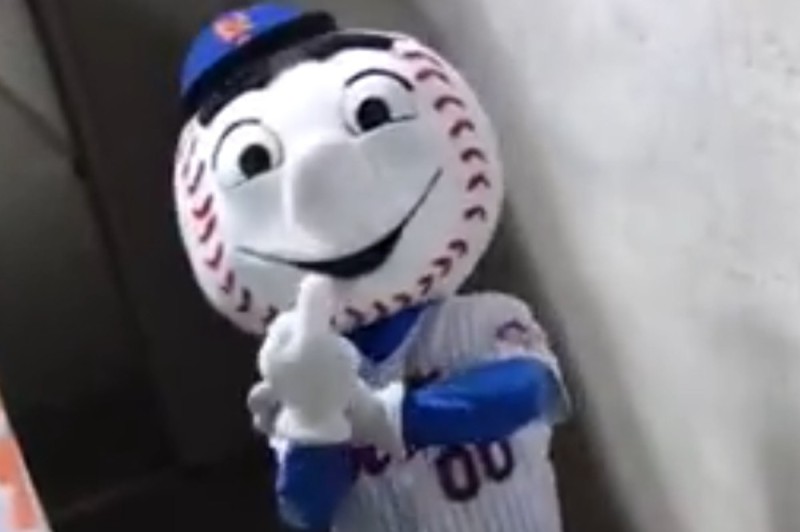 Создать мем: goofball mascot baseball, mr. met, маскот мистер мэтт