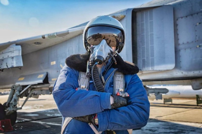 Create meme: the pilot of the Russian Air Force su 25, the pilot of the Russian Air Force, helmet of the Russian Aerospace Forces pilot