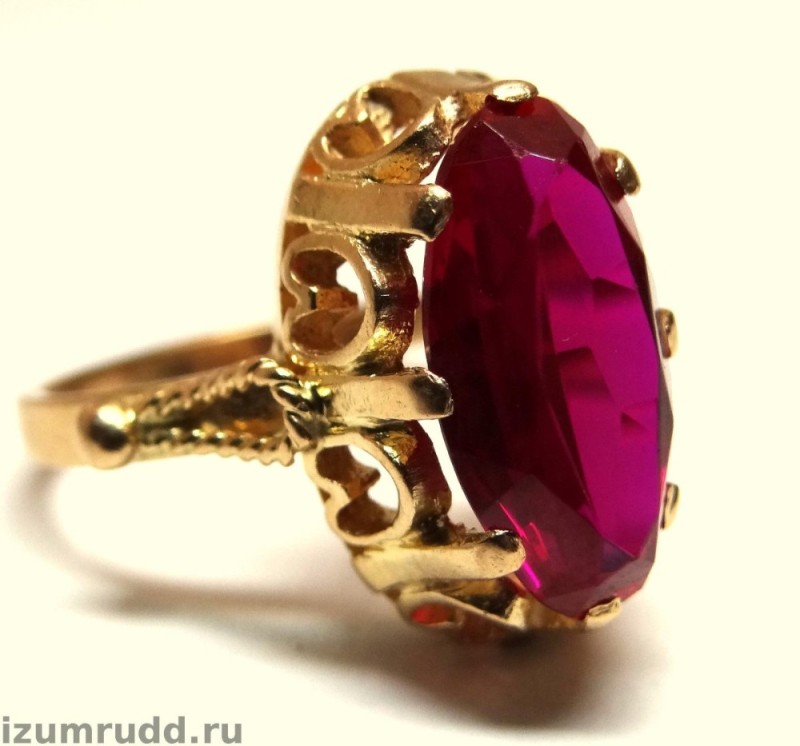 Create meme: Shaheen's 583 gold ring with ruby, gold ring corundum ruby 583 samples, Soviet gold rings with ruby