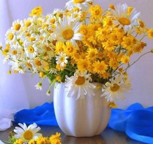 Create meme: Wake up, Daisy flowers bouquet, daisies photo birthday