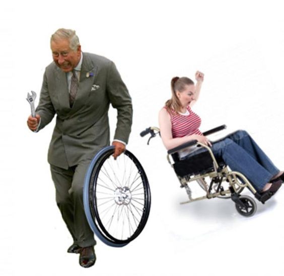 Создать мем: украл колесо инвалидной коляски, старик в инвалидной коляске, дед на инвалидной коляске