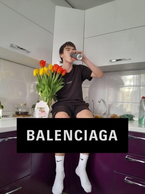 Создать мем: кампейн balenciaga, баленсиага адидас, девушка