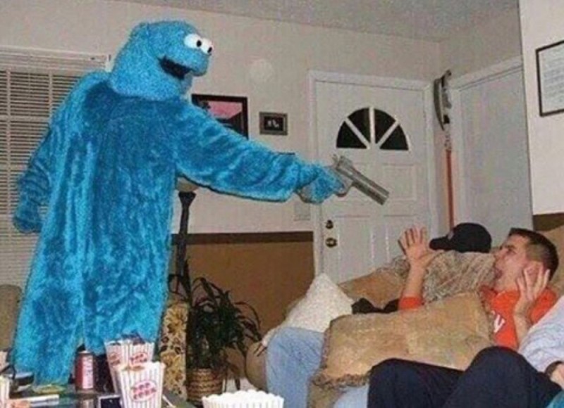 Создать мем: the cookie monster, человек, человек смешной