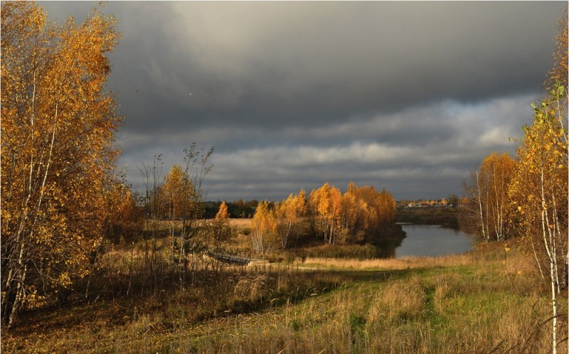 Create meme: sad autumn, cloudy autumn, bright autumn landscape