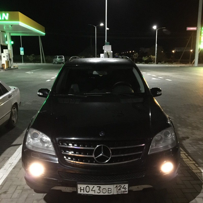 Создать мем: Mercedes-Benz M-klasse II (W164) Рестайлинг, мерседес бенц мл 350, mercedes benz gl