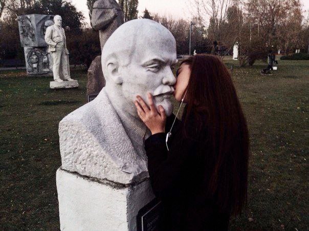 Create meme: girl , Lenin Vladimir Ilyich monument, Lenin's kiss