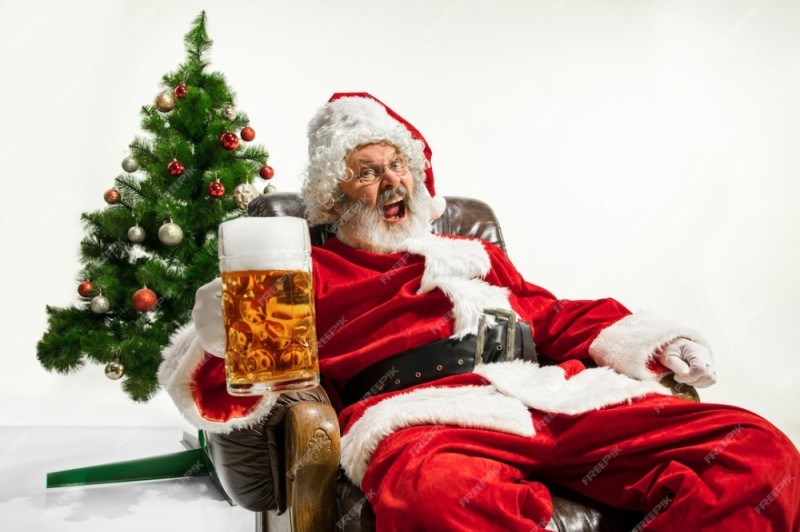 Создать мем: пьяный санта клаус, дед мороз с пивом, пьющий санта клаус