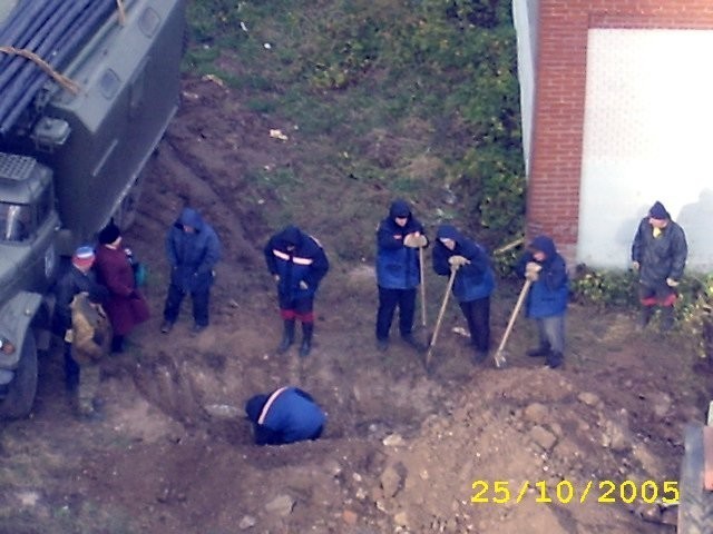 Create meme: one digs, many chiefs and Bob, The workers fell asleep in the trench