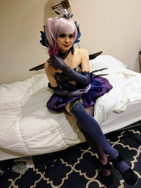 Create meme: sneaky cosplay Caitlin, c9 sneaky cosplay ram, sneaky league of legends cosplay