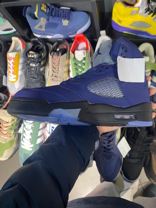 Создать мем: air jordan 5, air jordan 5 blue suede, jordan 5 blue