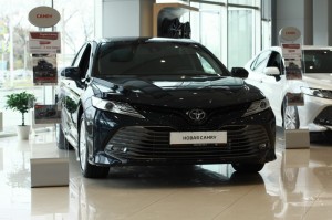 Create meme: new Toyota Camry black, Camry 2018 Russia, 2018 Camry