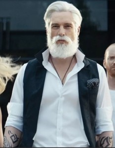 Создать мем: дед из рекламы теле2 олег назаров, мужик из рекламы теле 2 с белой бородой, дед из рекламы теле 2