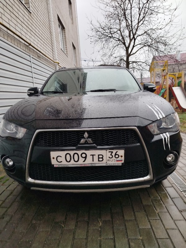 Создать мем: Mitsubishi Outlander II Рестайлинг, mitsubishi outlander xl, mitsubishi outlander ii