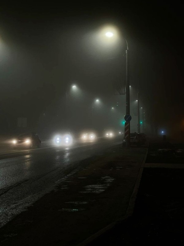 Создать мем: foggy night, street light, fog