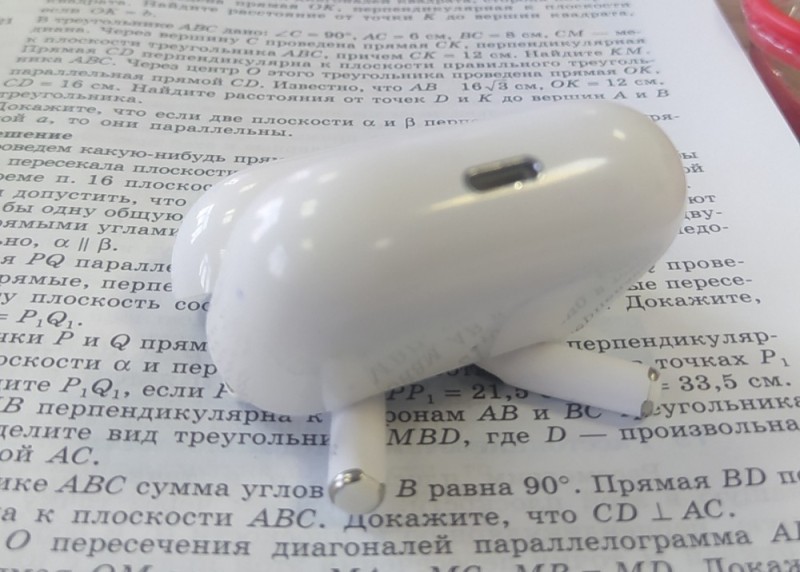 Создать мем: наушники airpods, airpods pro airoha 1562a, apple airpods