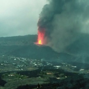 Создать мем: вулкан, вулкан ньямлагира, извержение толбачика 1975