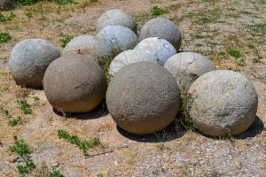 Создать мем: каменные шарики в каменный век, гигантские каменные шары коста-рики, каменные шары