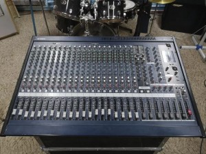 Создать мем: микшерный пульт soundcraft gb4-16, микшер пульт ямаха mgp166cx, микшерный пульт yamaha mg 32