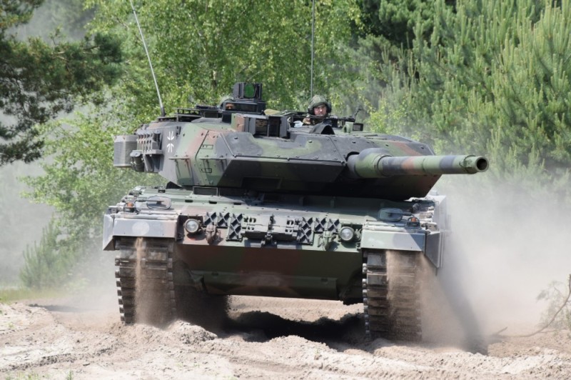 Create meme: leopard 2, leopard 2 tank, leopard 2a4 tank