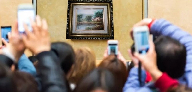 Create meme: at the louvre, in the museum, Mona Lisa at the museum