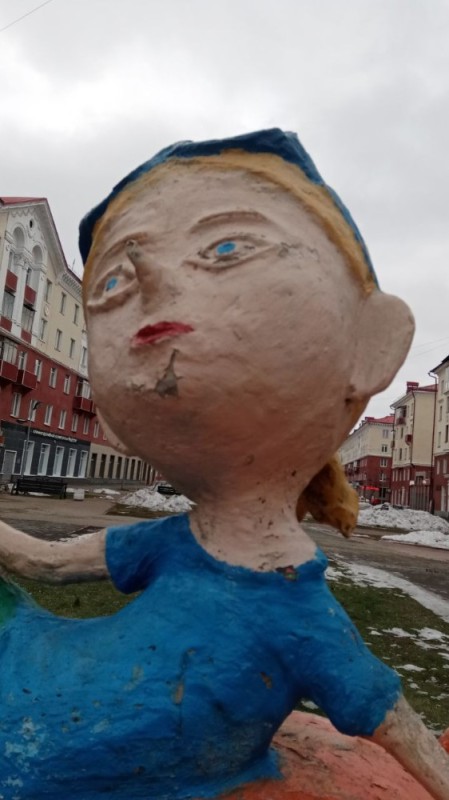 Create meme: sculpture , interesting monuments in mezhdurechensk, strange sculpture in penza