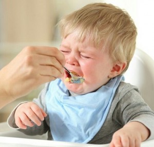 Создать мем: кормить ребенка, болезнь ребенка каша во рту, детское отвращение