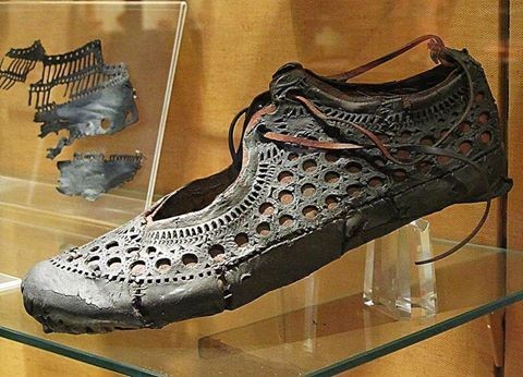 Создать мем: обувь солеа древний рим, обувь древних римлян, древняя обувь