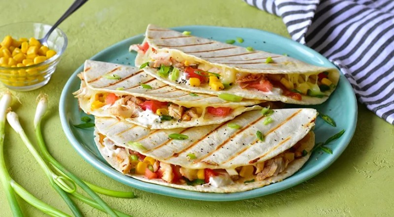 Create meme: quesadilla, quesadilla with chicken and cheese, quesadilla with chicken and mushrooms