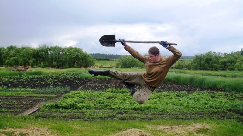 Create meme: digging with a shovel, the garden , digging a vegetable garden