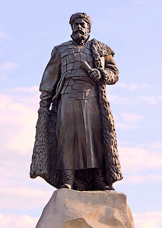 Create meme: monument to yerofey khabarovsk in Khabarovsk, monument to yerofey Khabarovsk, yerofey pavlovich khabarov