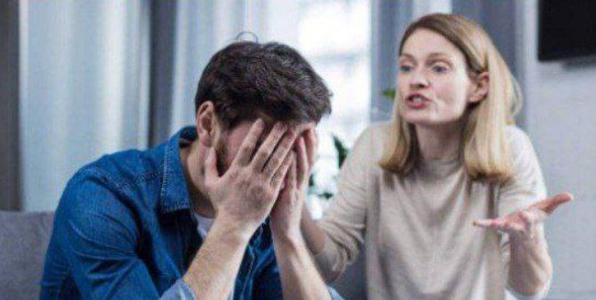 Create meme: unhealthy relationships, women quarrel, misunderstanding of a woman