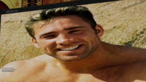 Создать мем: билли харрингтон гачимучи, billy herrington бежит по пляжу, билли херрингтон лицо