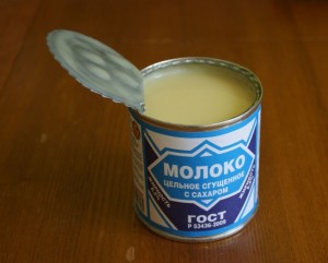 Создать мем: советская сгущенка, молоко цельное сгущенное с сахаром, молоко сгущенное с сахаром