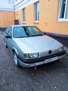 Создать мем: Volkswagen Passat B3, фольксваген пассат б3 1988, фольксваген пассат б3