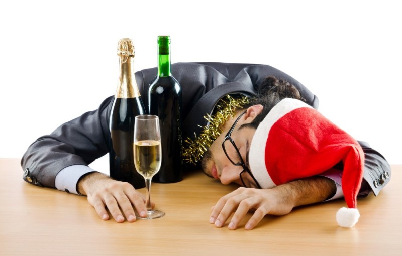 Создать мем: похмелье, отходняк от алкоголя, профилактика злоупотребления алкоголем в новогодние праздники