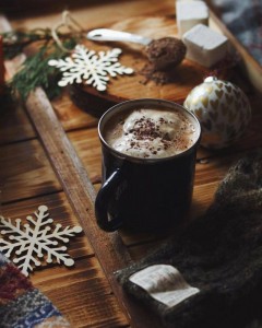 Создать мем: чашка кофе зимой, зимнее утро с кофе, кофе зима