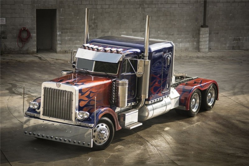 Create meme: peterbilt 379 transformers, peterbilt 379 optimus prime truck, peterbilt 379 optimus