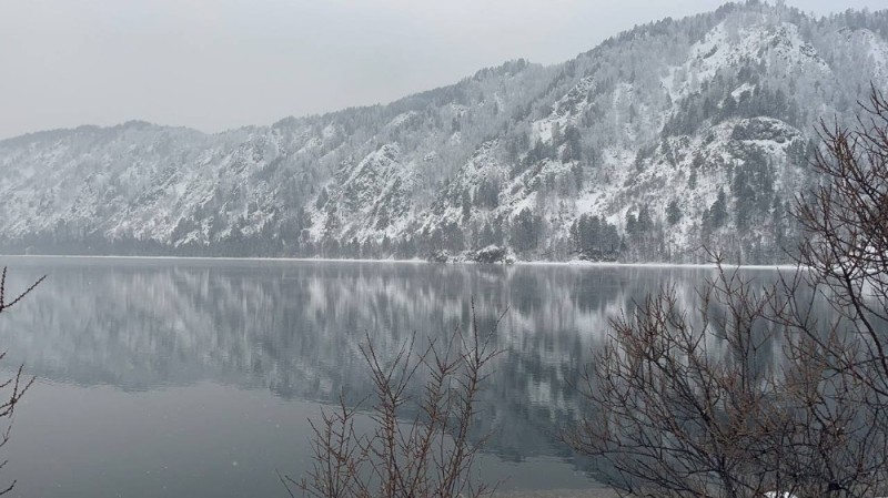 Create meme: lake in the mountains, winter lake, teletskoye lake altai
