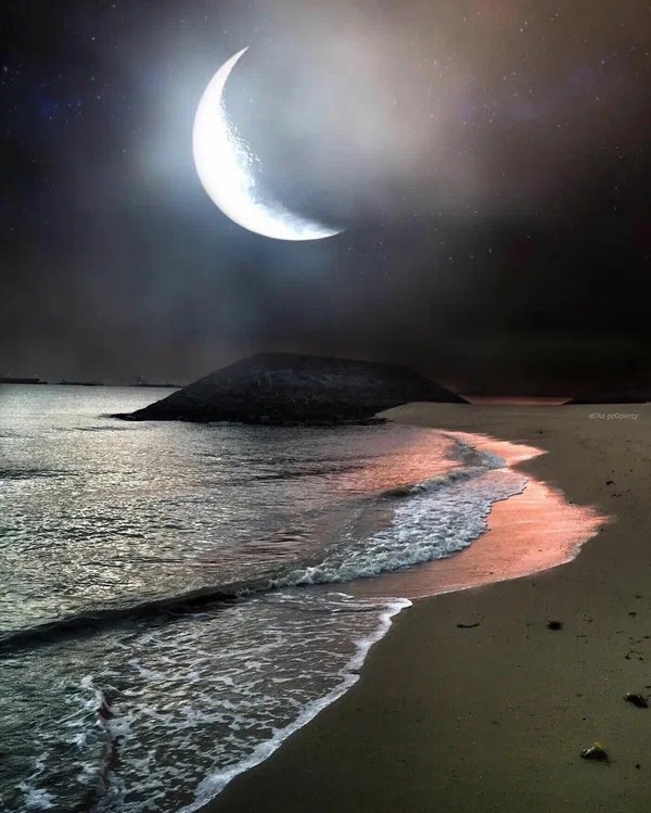 Создать мем: ночь красивая, луна и море прилив, лунные сутки