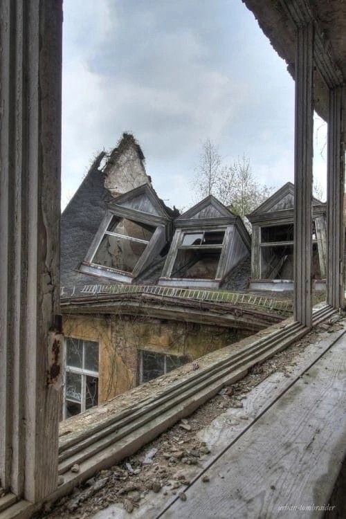 Create meme: abandoned house, abandoned manor, abandoned