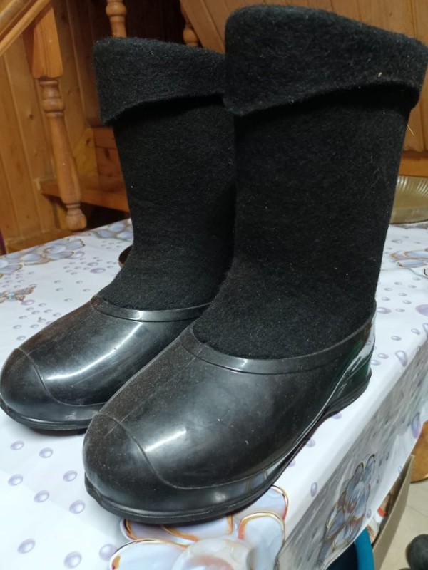 Create meme: felt boots, valenki with galoshes for women, shoes 