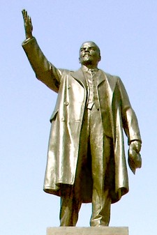 Create meme: monument to Lenin in nakhodka, lenin monument, monument to lenin irkutsk