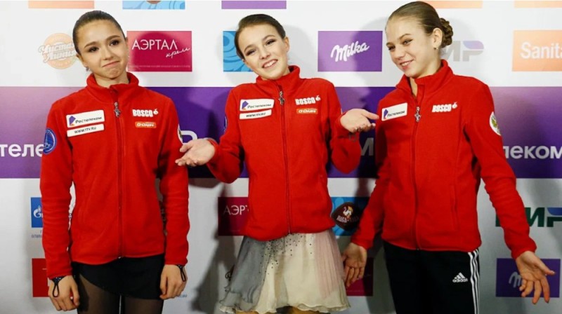 Create meme: Anna Shcherbakova and Kamila valieva, kamila valieva, shcherbakova tuktamysheva trusova 2021