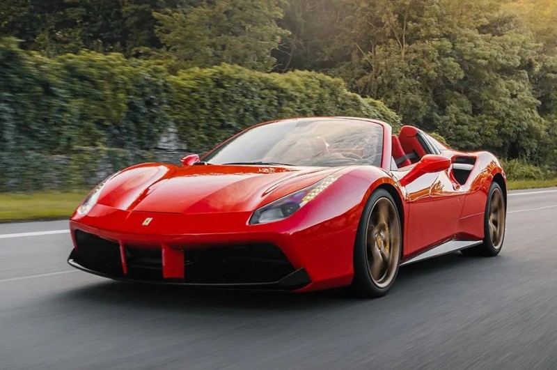 Создать мем: красное феррари, 458 ferrari, ferrari 488 spider