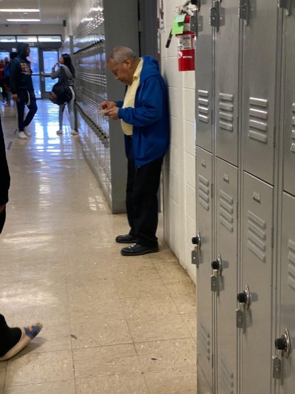 Создать мем: школьные шкафчики, school locker, школьные коридоры