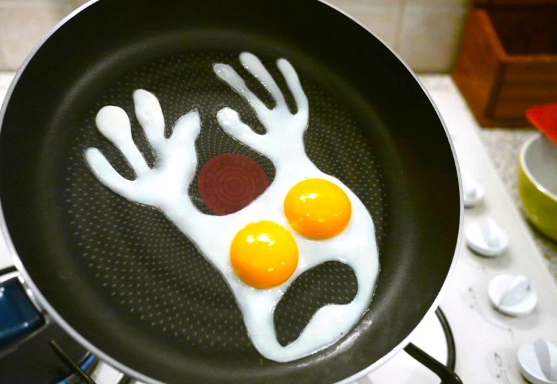 Create meme: scrambled eggs , cool eggs, creative fried eggs