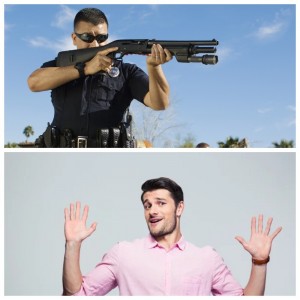 Создать мем: полицейский с оружием, американский полицейский, из дробовика в дверь