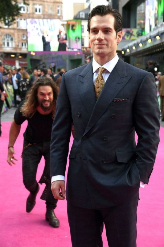 Create meme: Jason Momoa sneaks up on Henry, Henry Cavill meme, Momoa sneaks up on Henry Cavill